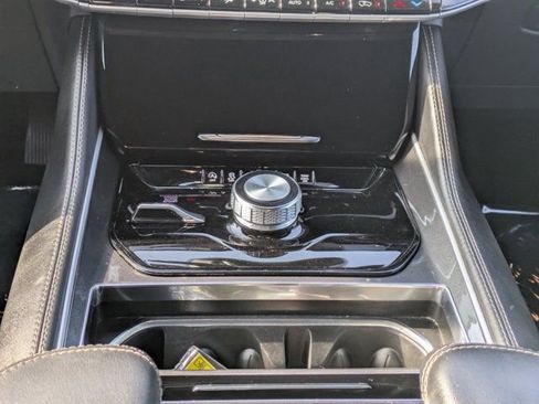 Used 2024 Jeep Wagoneer L Base w/ Premium Group I image 16