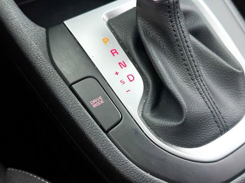 Used 2024 Kia Forte LXS w/ LXS Technology Package image 7