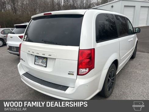 Used 2017 Dodge Grand Caravan GT image 2