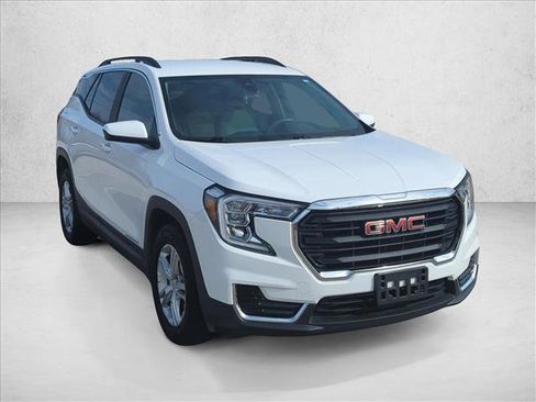 Used 2023 GMC Terrain SLE w/ Driver Convenience Package image 3
