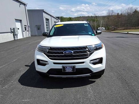 Used 2022 Ford Explorer XLT w/ Equipment Group 202A AWD/4WD image 3