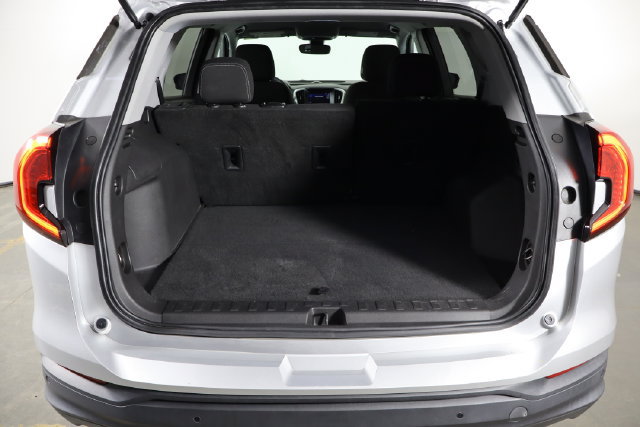 Used 2022 GMC Terrain SLE FWD image 16