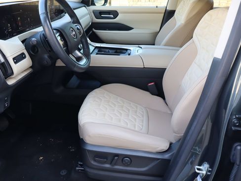 Used 2025 Nissan Armada Platinum RWD image 17