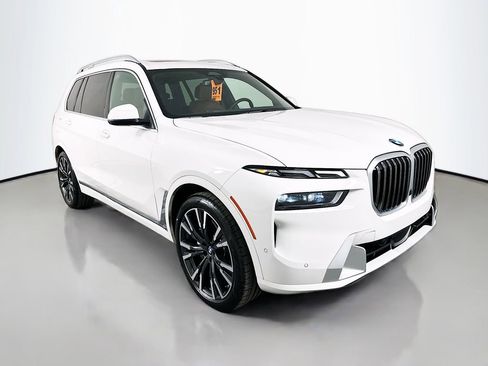Used 2025 BMW X7 xDrive40i w/ Premium Package image 3