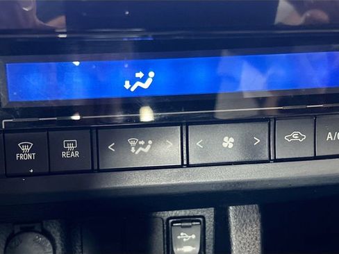 Used 2014 Toyota Corolla S image 16