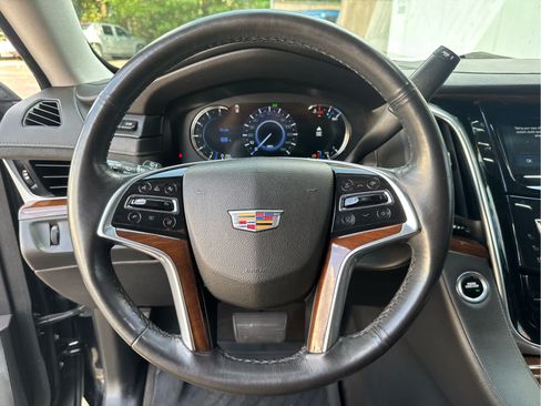 Used 2020 Cadillac Escalade Luxury w/ Escalade Sport Edition AWD/4WD image 26