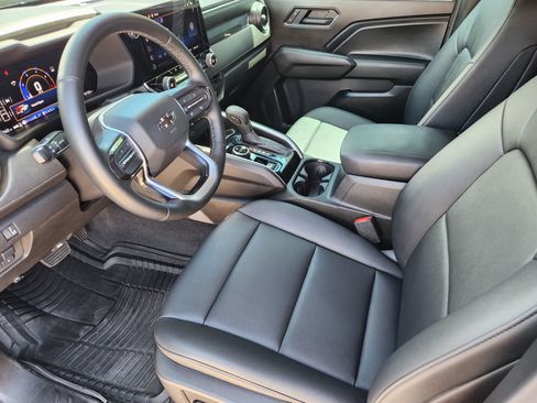 Used 2025 Chevrolet Colorado Trail Boss AWD/4WD image 12