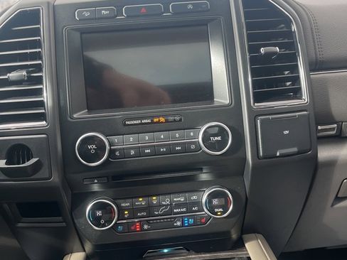 Used 2018 Ford Expedition Limited image 35