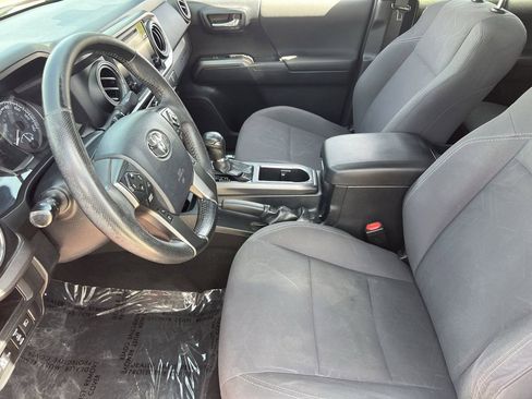 Used 2018 Toyota Tacoma TRD Off-Road w/ Technology Package RWD image 18