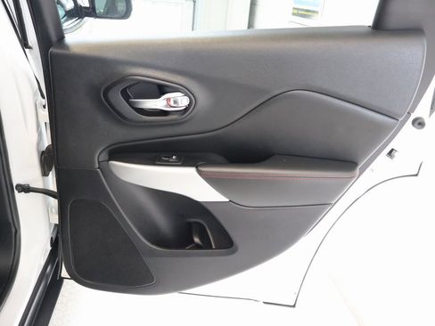 Used 2018 Jeep Cherokee Trailhawk w/ Comfort/Convenience Group image 33