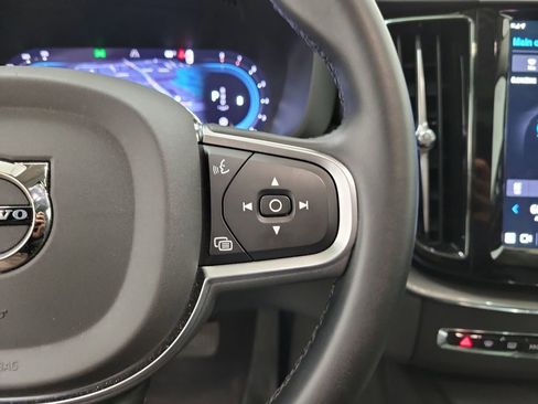 Used 2025 Volvo XC60 B5 Core image 25