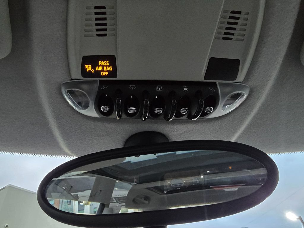 Used 2010 MINI Cooper Hardtop FWD image 21
