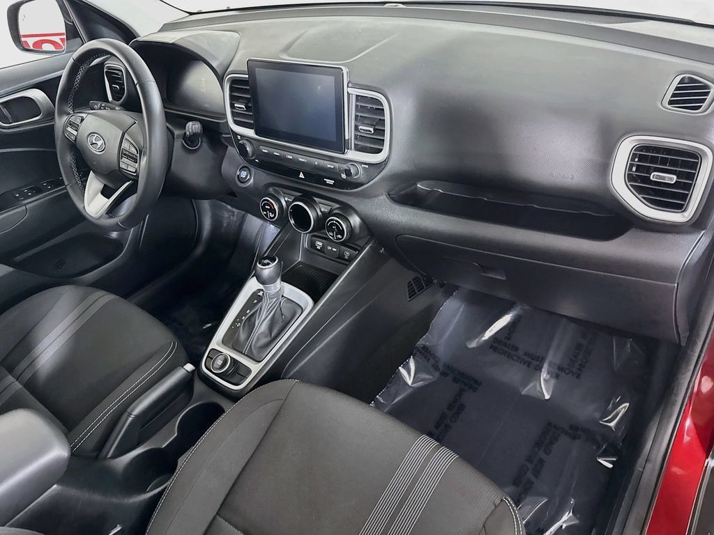 Certified 2024 Hyundai Venue SEL FWD image 32