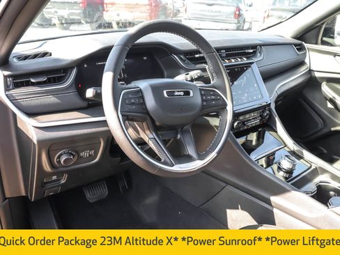 New 2025 Jeep Grand Cherokee Altitude image 4