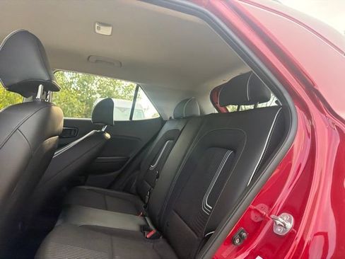 Used 2024 Hyundai Venue Limited FWD image 19