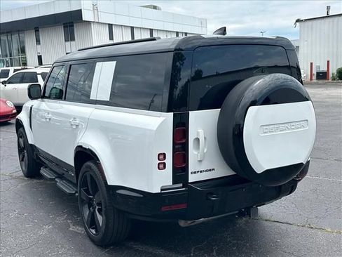 Used 2025 Land Rover Defender 130 X-Dynamic SE AWD/4WD image 8