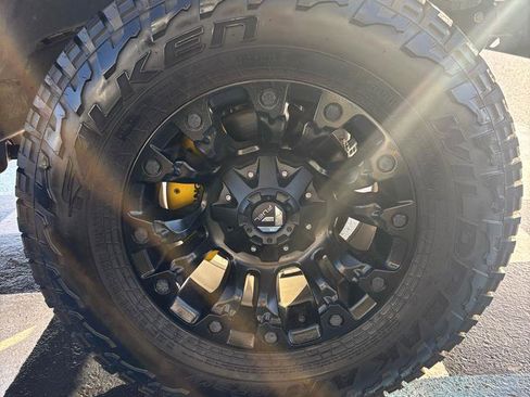 Used 2018 Jeep Wrangler Unlimited Sahara AWD/4WD image 14