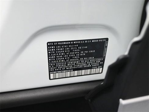 New 2025 Volkswagen Tiguan SE image 19