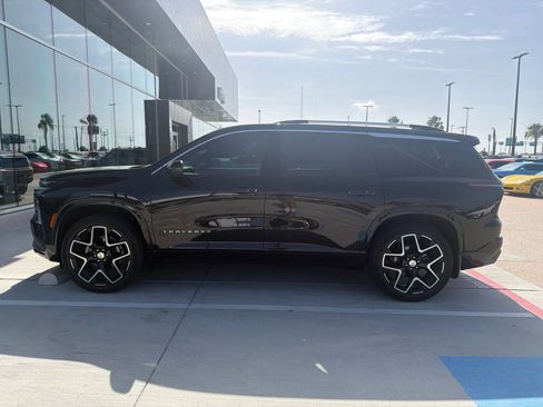 Used 2026 Chevrolet Traverse High Country FWD image 9