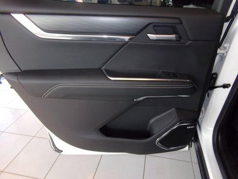 New 2025 GMC Acadia Elevation image 12