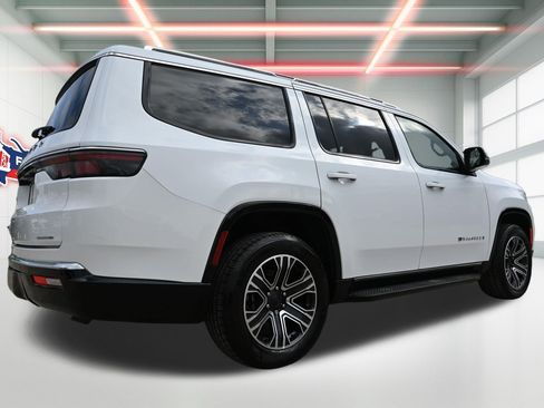 Used 2024 Jeep Wagoneer Series II w/ Flexible Seating Group RWD image 3