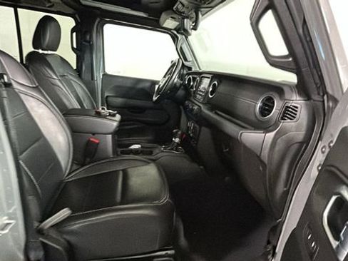 Used 2022 Jeep Wrangler Unlimited Sahara w/ Cold Weather Group AWD/4WD image 30