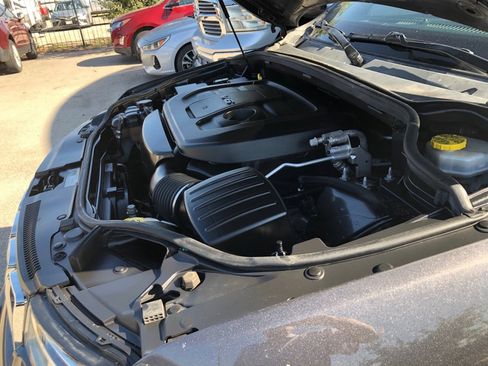 Used 2019 Jeep Grand Cherokee Laredo w/ 18" Wheel & 8.4" Radio Group image 15