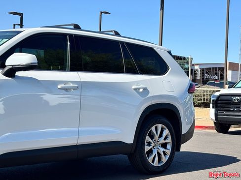 Certified 2024 Toyota Grand Highlander AWD Hybrid image 9