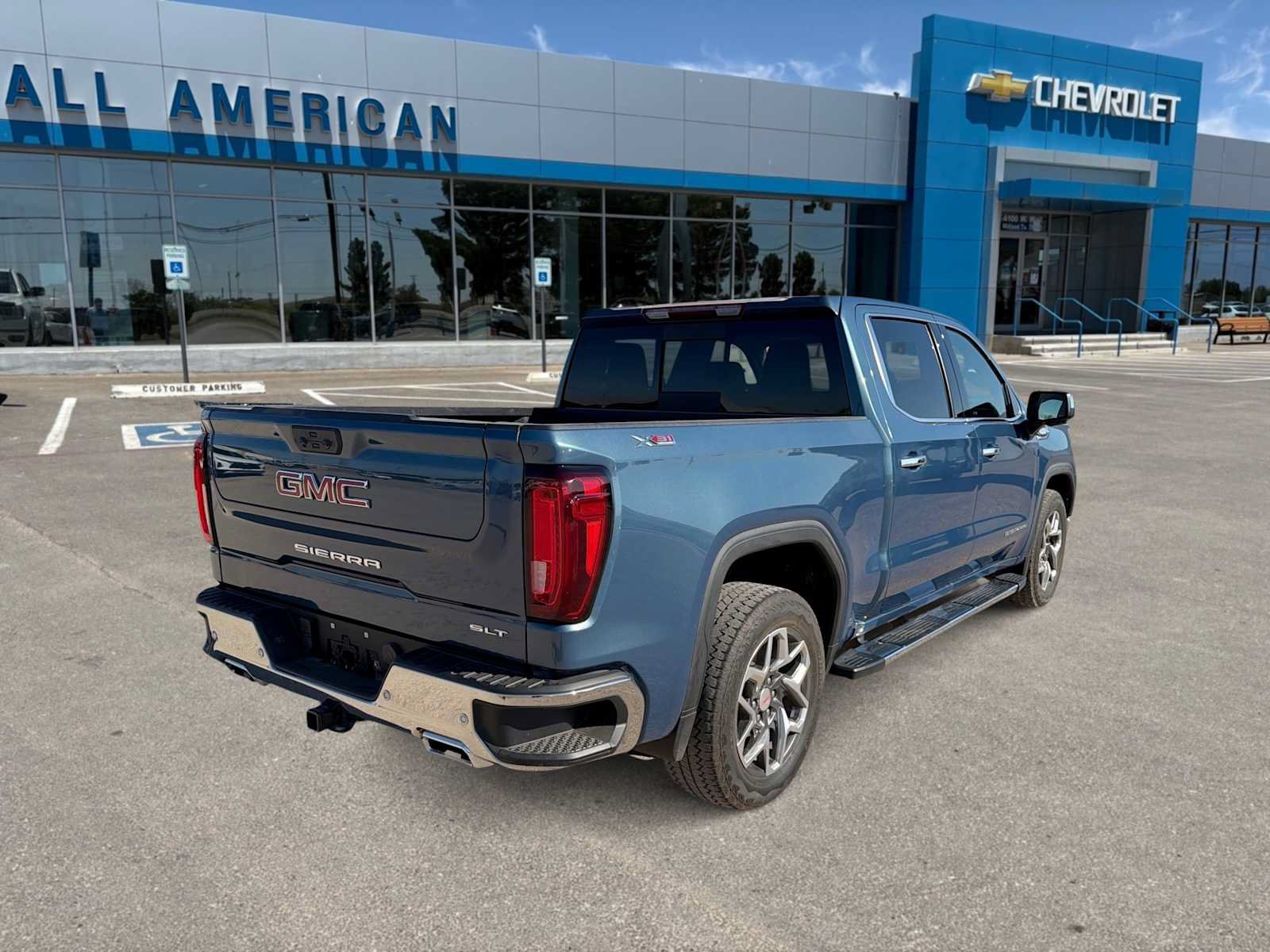 Used 2024 GMC Sierra 1500 SLT AWD/4WD image 8