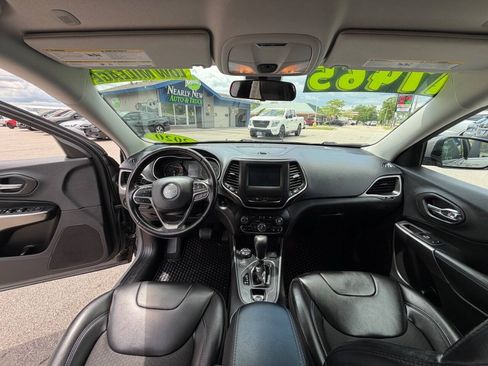 Used 2020 Jeep Cherokee Latitude Plus w/ Cold Weather Group AWD/4WD image 14