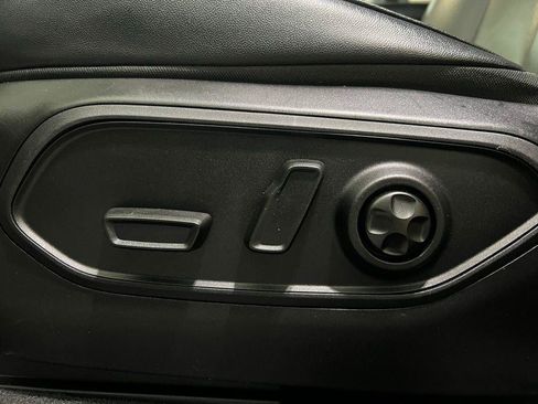 Used 2024 Jeep Grand Cherokee L Limited w/ Black Appearance Package AWD/4WD image 19