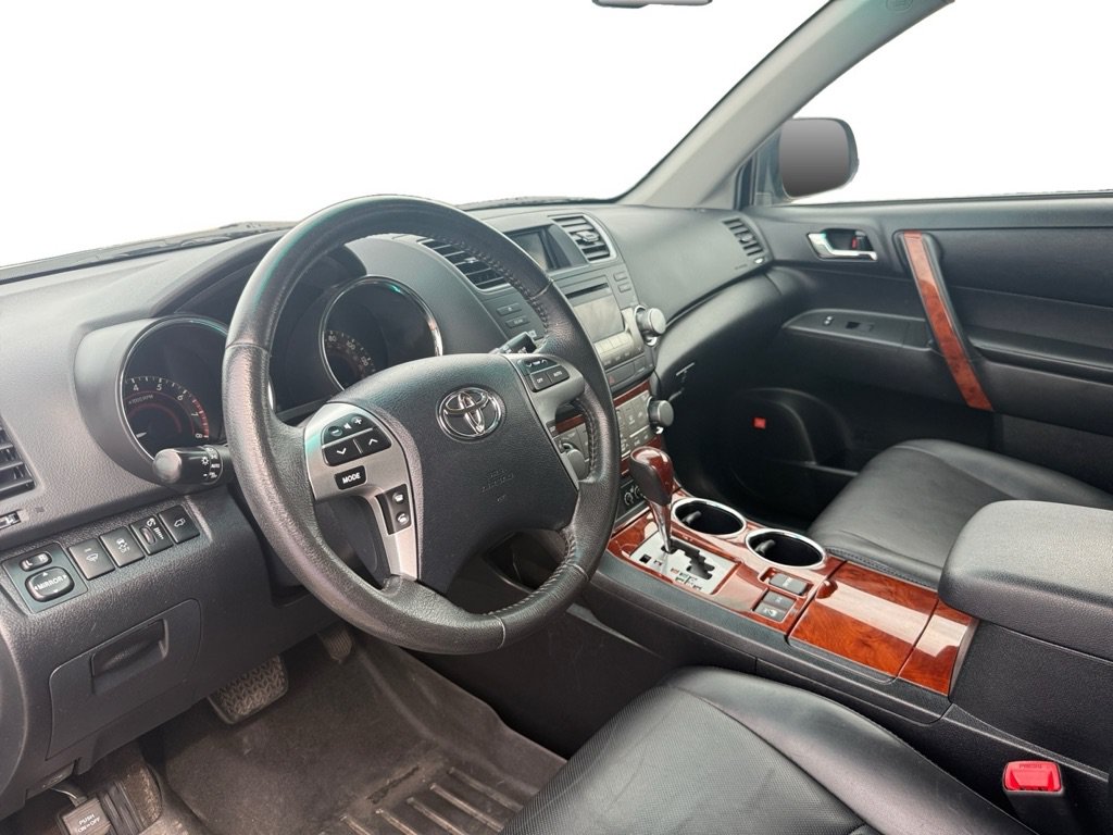 Used 2012 Toyota Highlander Limited w/ Tow Pkg AWD/4WD image 10
