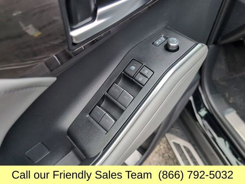 New 2026 Toyota Highlander Platinum AWD/4WD image 11