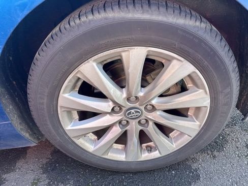 Used 2019 Toyota Camry LE image 12