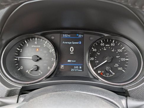 Used 2022 Nissan Rogue Sport SV w/ Technology Package image 12