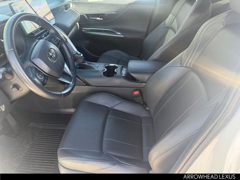 Used 2024 Toyota Venza Limited image 12