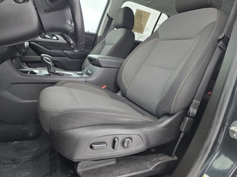 Used 2021 Chevrolet Traverse LT image 22