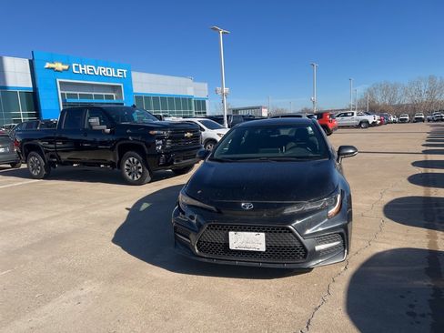 Used 2020 Toyota Corolla SE image 3