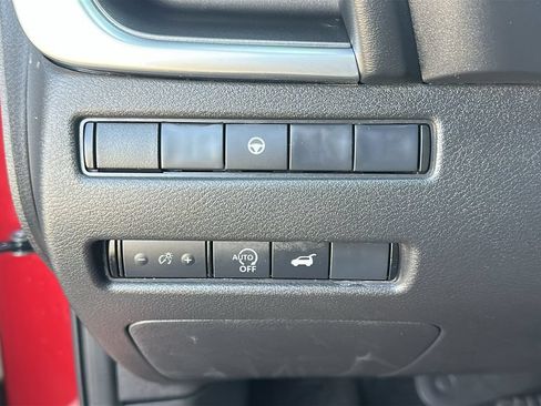 Used 2025 Nissan Rogue SV AWD/4WD image 20