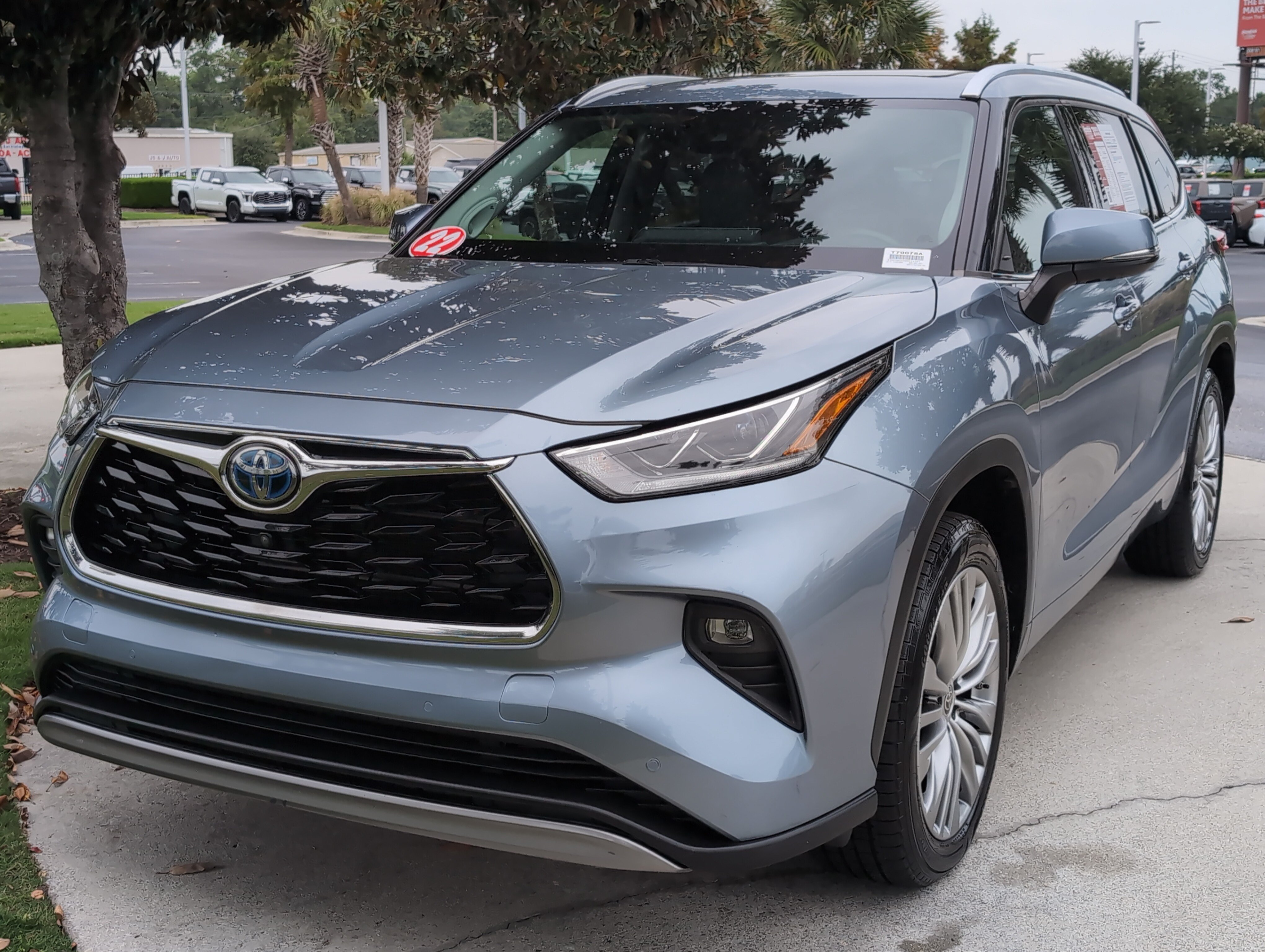 Used 2022 Toyota Highlander Platinum FWD image 5