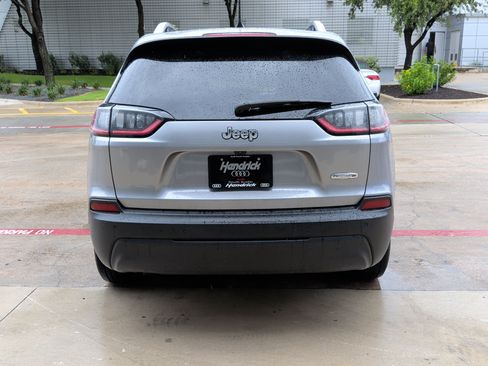 Used 2021 Jeep Cherokee Latitude Plus w/ Sun & Sound Group FWD image 9
