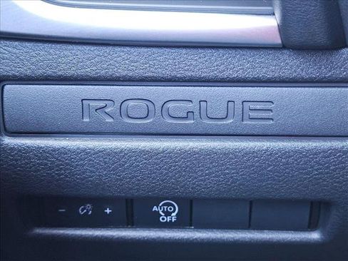 Used 2025 Nissan Rogue S FWD image 20