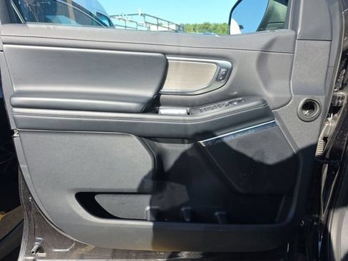 Used 2025 Ford Expedition Platinum AWD/4WD image 7