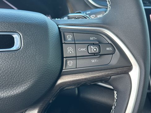 New 2025 Jeep Grand Cherokee Limited w/ Black Appearance Package image 20