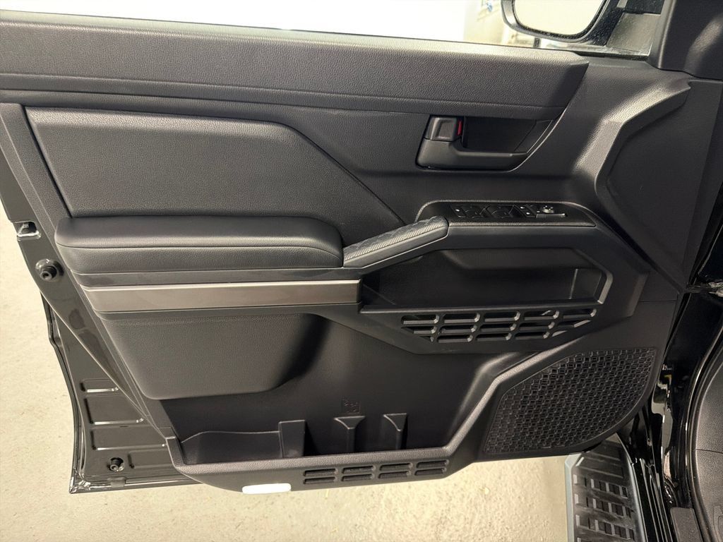 Used 2025 Toyota 4Runner SR5 AWD/4WD image 13