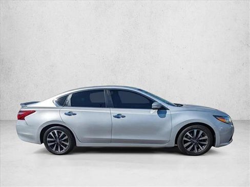 Used 2017 Nissan Altima 2.5 SL image 4