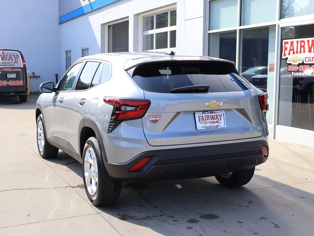 New 2026 Chevrolet Trax LS w/ LS Convenience Package FWD image 8