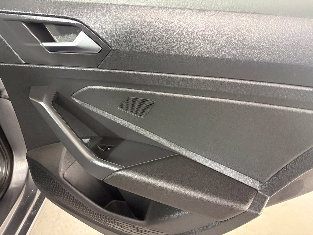 Used 2024 Volkswagen Jetta SE FWD image 34