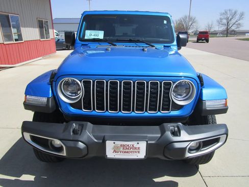 Used 2024 Jeep Wrangler Unlimited Sahara AWD/4WD image 4