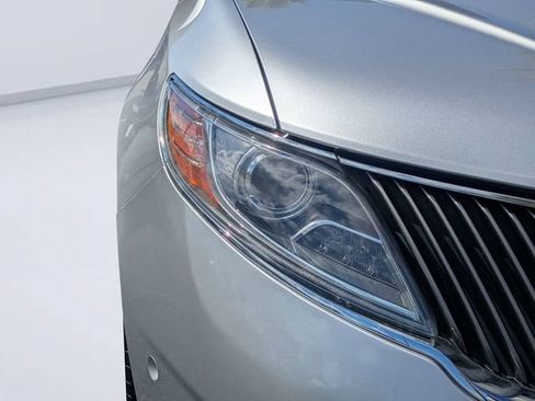 Used 2013 Lincoln MKS FWD image 9